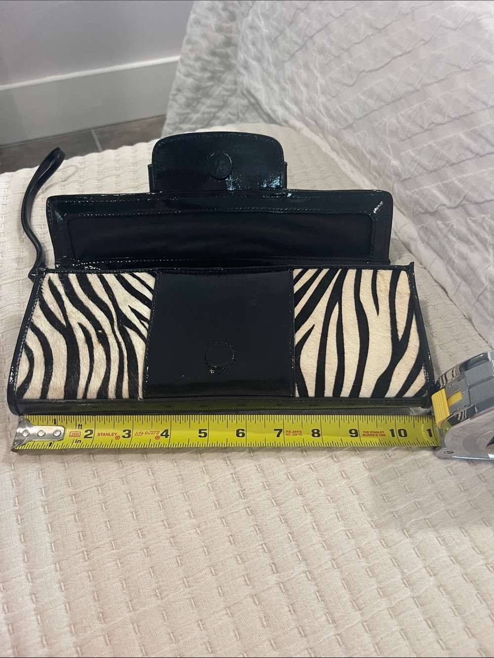 Alfani Black and White Zebra-Print Wristlet Clutch - Picture 6 of 8